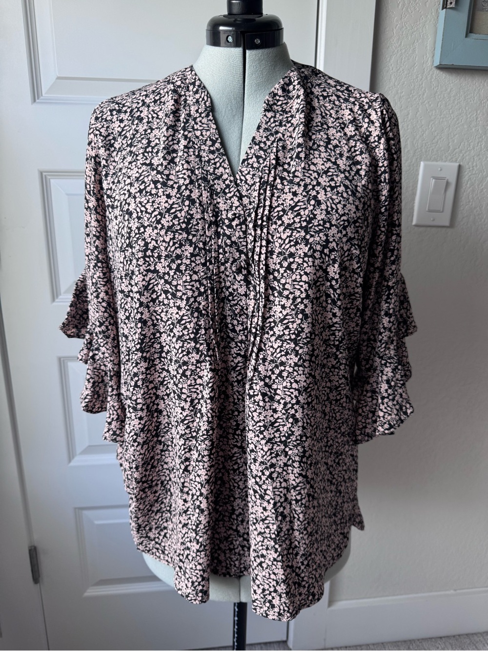 Womens Black and Blush Floral Ruffle-Sleeve V-Neck Blouse